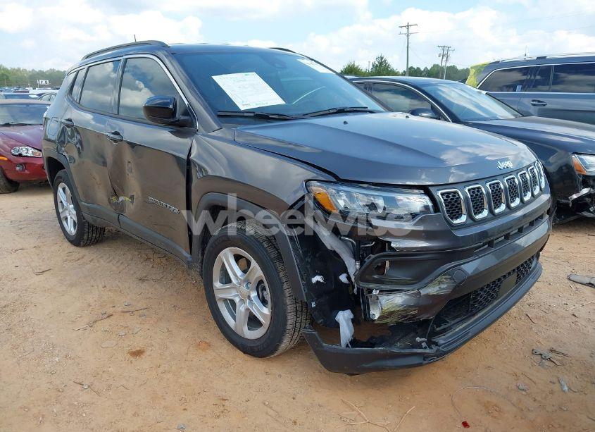 2024 Jeep Compass LATITUDE 4X4 (VIN 3C4NJDBNXRT583728) main photo