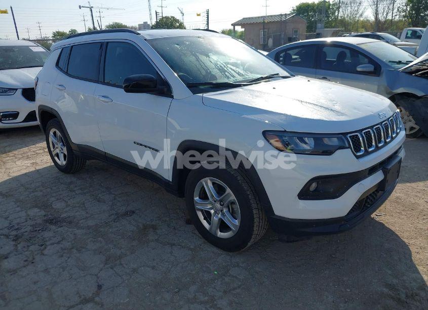 2024 Jeep Compass LATITUDE 4X4 (VIN 3C4NJDBNXRT595443) main photo