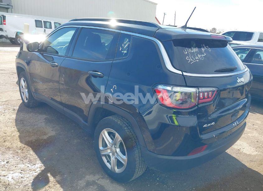 Photo 3 of 2024 Jeep Compass LATITUDE 4X4 (VIN 3C4NJDBNXRT603833)