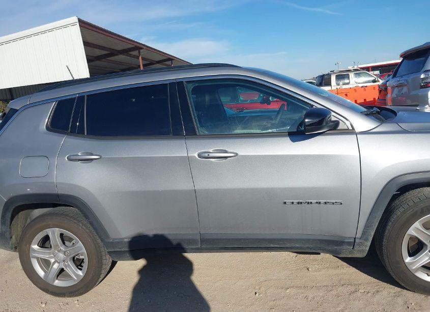 Photo 13 of 2024 Jeep Compass LATITUDE 4X4 (VIN 3C4NJDBNXRT604562)