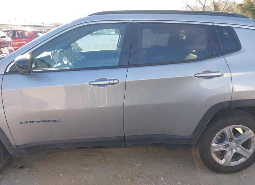 Photo 14 of 2024 Jeep Compass LATITUDE 4X4 (VIN 3C4NJDBNXRT604562)