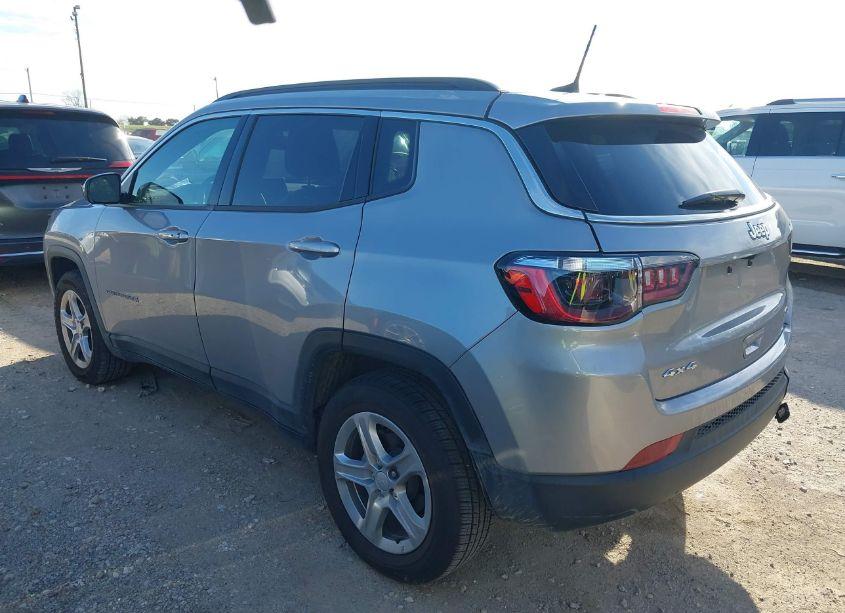 Photo 3 of 2024 Jeep Compass LATITUDE 4X4 (VIN 3C4NJDBNXRT604562)