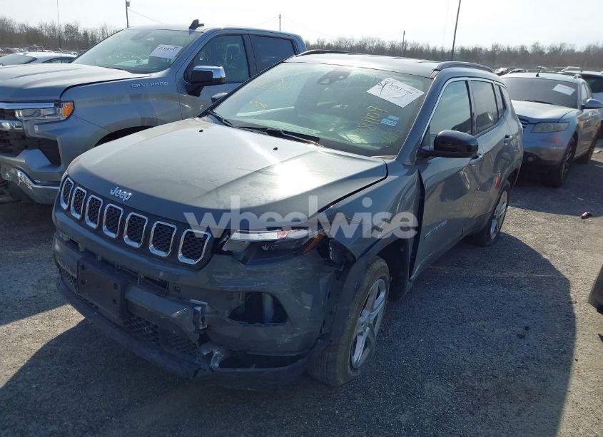 Photo 2 of 2024 Jeep Compass LATITUDE 4X4 (VIN 3C4NJDBNXRT604710)