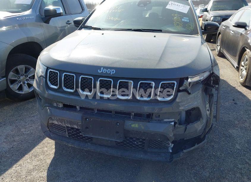 Photo 6 of 2024 Jeep Compass LATITUDE 4X4 (VIN 3C4NJDBNXRT604710)