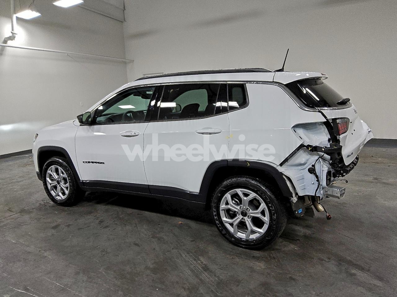 Photo 2 of 2025 JEEP COMPASS LATITUDE (VIN 3C4NJDBNXST592953)