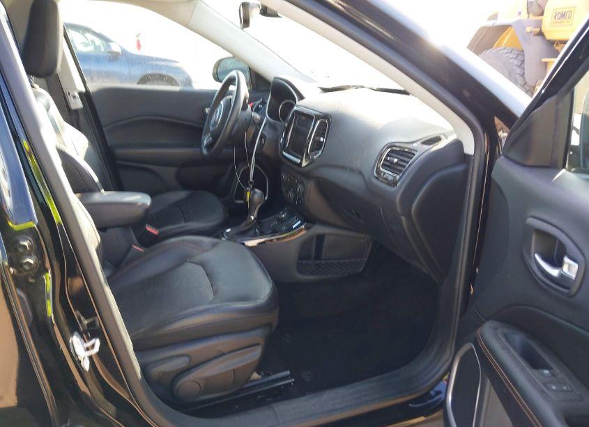 Photo 5 of 2018 Jeep Compass LIMITED 4X4 (VIN 3C4NJDCB1JT374905)