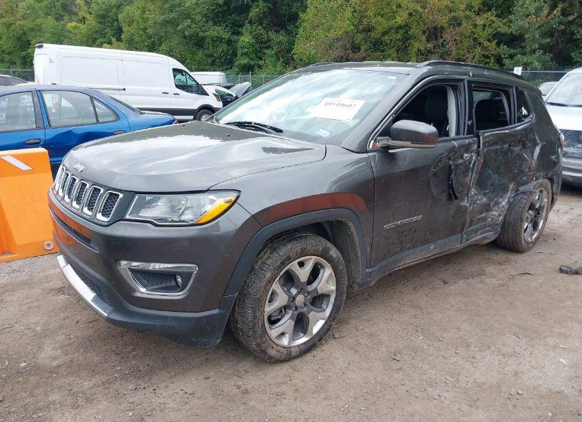 Photo 2 of 2019 Jeep Compass LIMITED 4X4 (VIN 3C4NJDCB1KT620871)