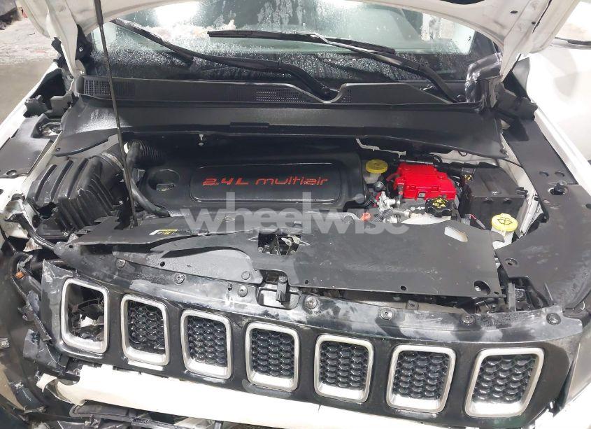 Photo 10 of 2019 Jeep Compass LIMITED (VIN 3C4NJDCB1KT790017)