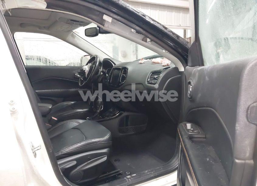 Photo 5 of 2019 Jeep Compass LIMITED (VIN 3C4NJDCB1KT790017)