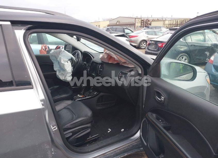 Photo 5 of 2019 Jeep Compass LIMITED 4X4 (VIN 3C4NJDCB1KT843427)