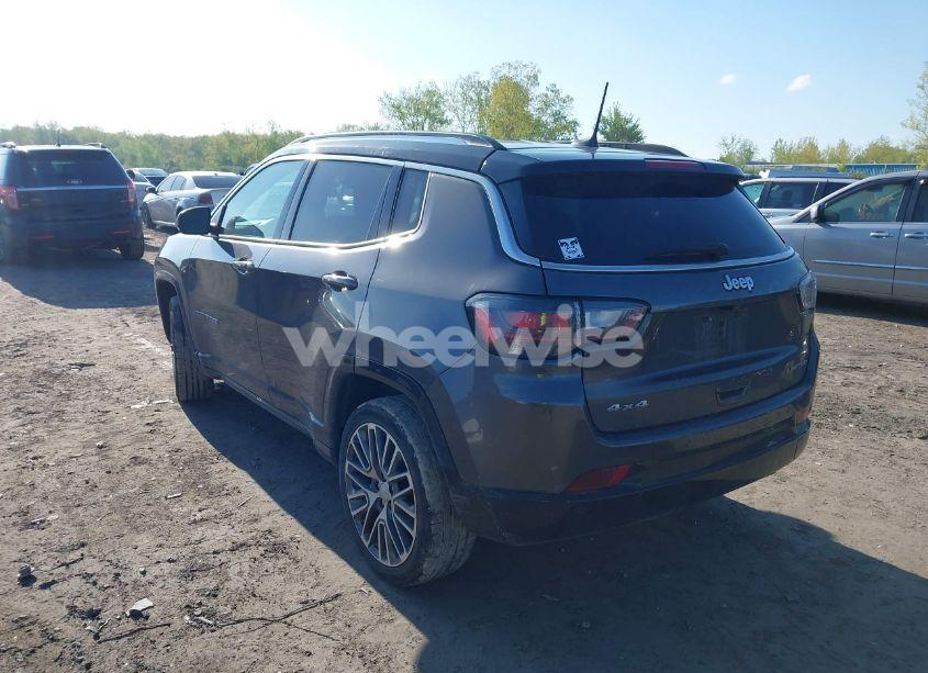 Photo 3 of 2022 Jeep Compass LIMITED 4X4 (VIN 3C4NJDCB1NT153780)