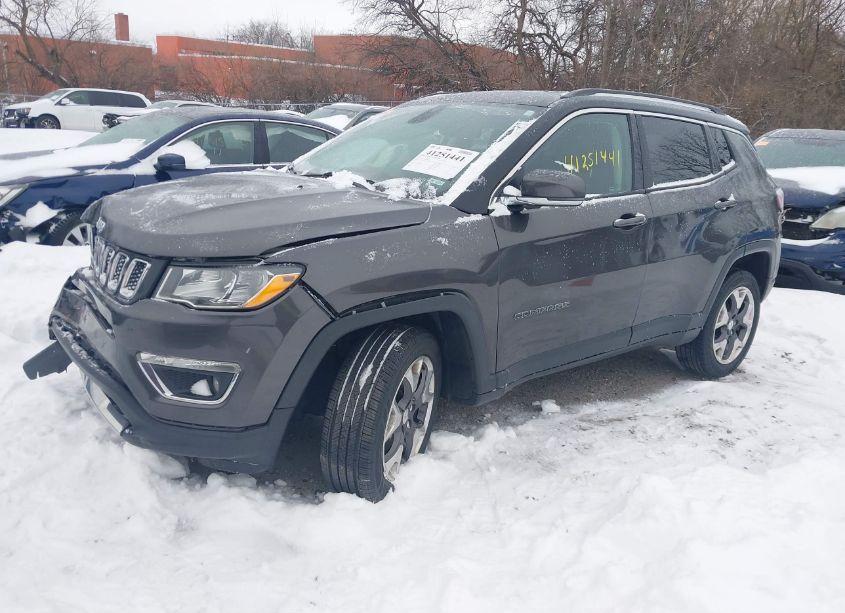 Photo 2 of 2019 Jeep Compass LIMITED 4X4 (VIN 3C4NJDCB3KT683020)