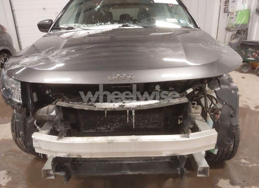 Photo 6 of 2018 Jeep Compass LIMITED 4X4 (VIN 3C4NJDCB4JT298239)