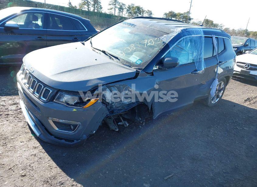 Photo 2 of 2019 Jeep Compass LIMITED 4X4 (VIN 3C4NJDCB4KT787418)