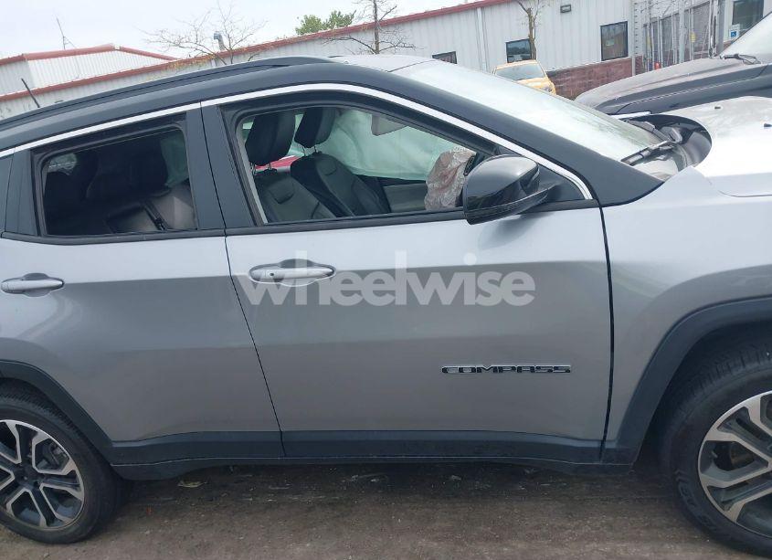 Photo 13 of 2022 Jeep Compass LIMITED (VIN 3C4NJDCB4NT196543)