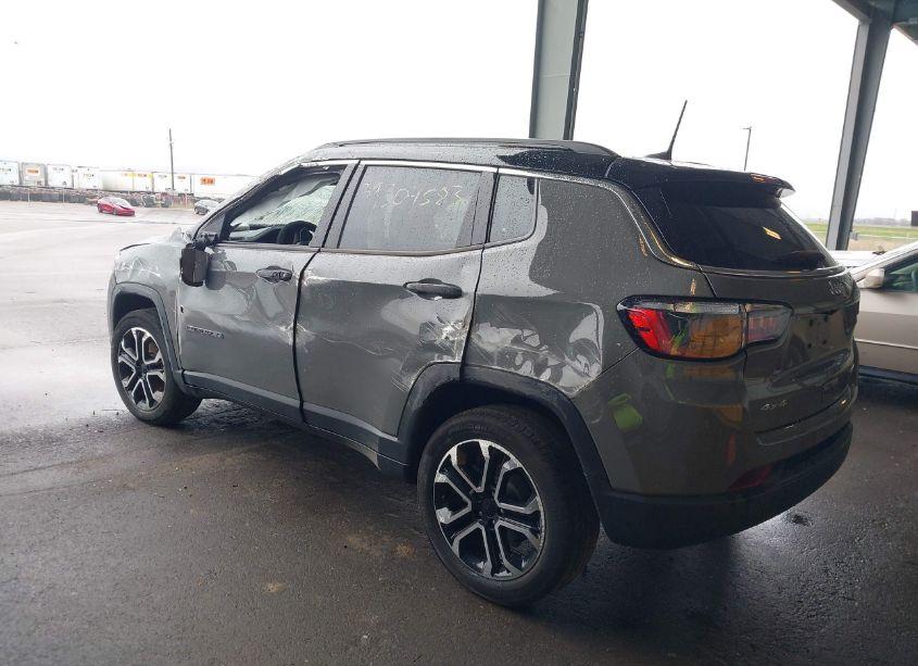 Photo 3 of 2022 Jeep Compass LIMITED 4X4 (VIN 3C4NJDCB4NT209694)