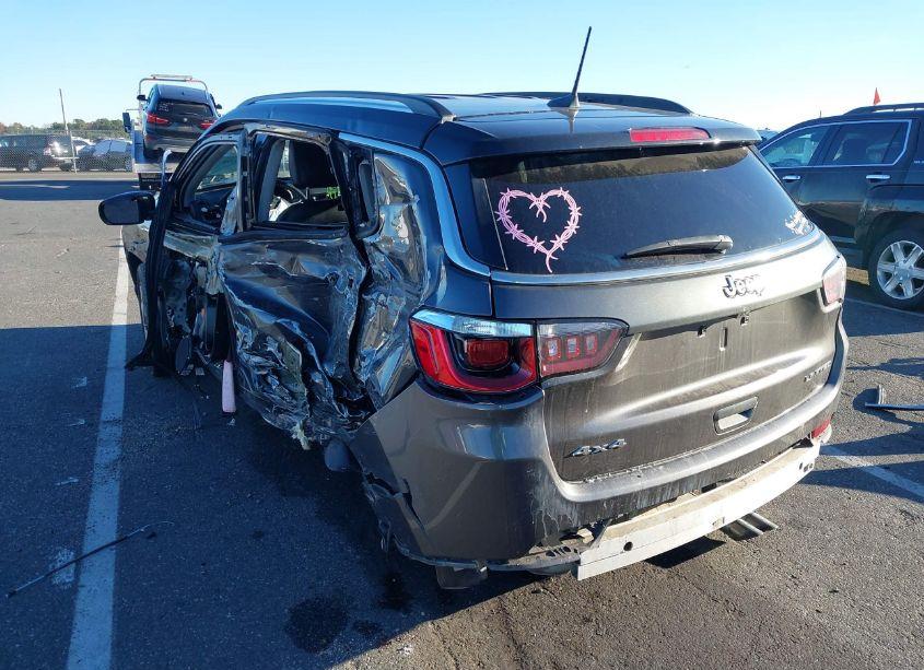 Photo 3 of 2018 Jeep Compass LIMITED 4X4 (VIN 3C4NJDCB5JT252287)