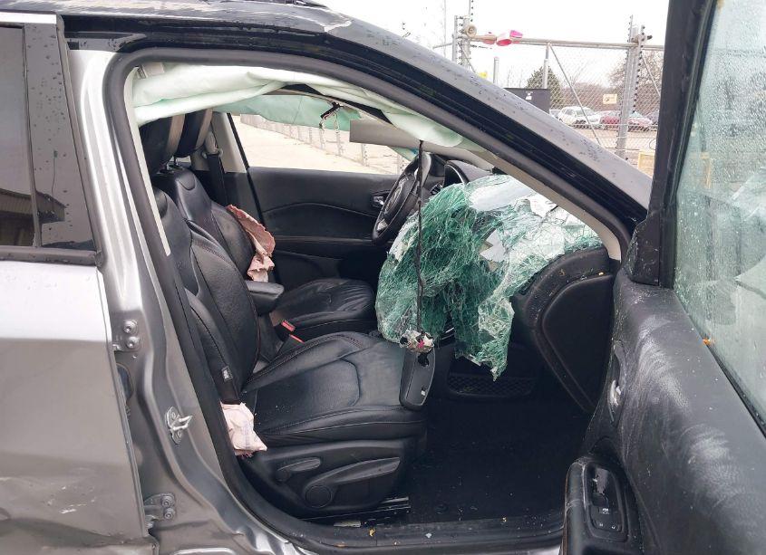 Photo 5 of 2019 Jeep Compass LIMITED 4X4 (VIN 3C4NJDCB5KT740396)