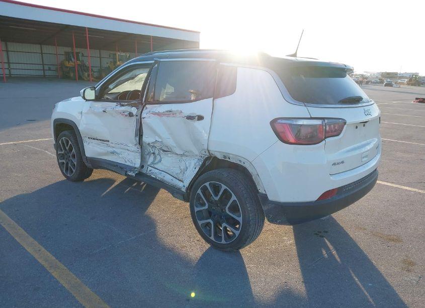 Photo 3 of 2018 Jeep Compass LIMITED 4X4 (VIN 3C4NJDCB6JT206094)
