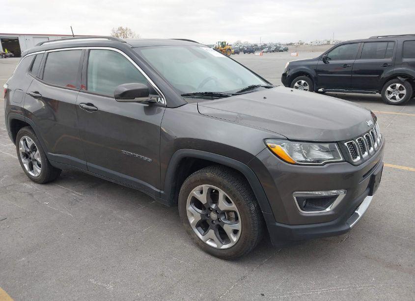 2018 Jeep Compass LIMITED 4X4 (VIN 3C4NJDCB7JT319231) main photo