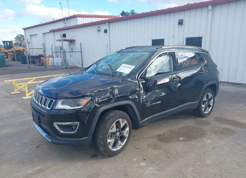 Photo 2 of 2018 Jeep Compass LIMITED 4X4 (VIN 3C4NJDCB8JT332828)