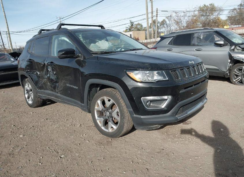 2018 Jeep Compass LIMITED 4X4 (VIN 3C4NJDCB9JT135683) main photo