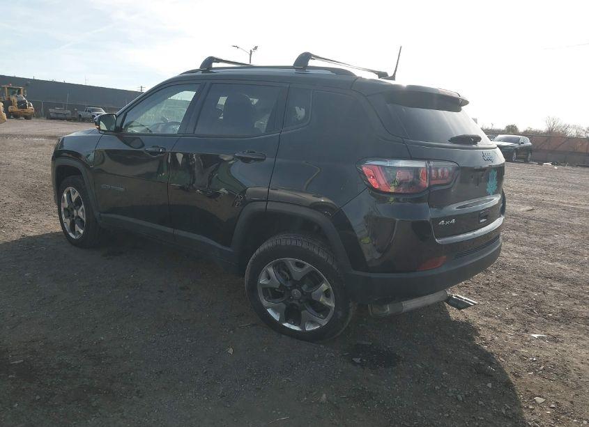 Photo 3 of 2018 Jeep Compass LIMITED 4X4 (VIN 3C4NJDCB9JT135683)