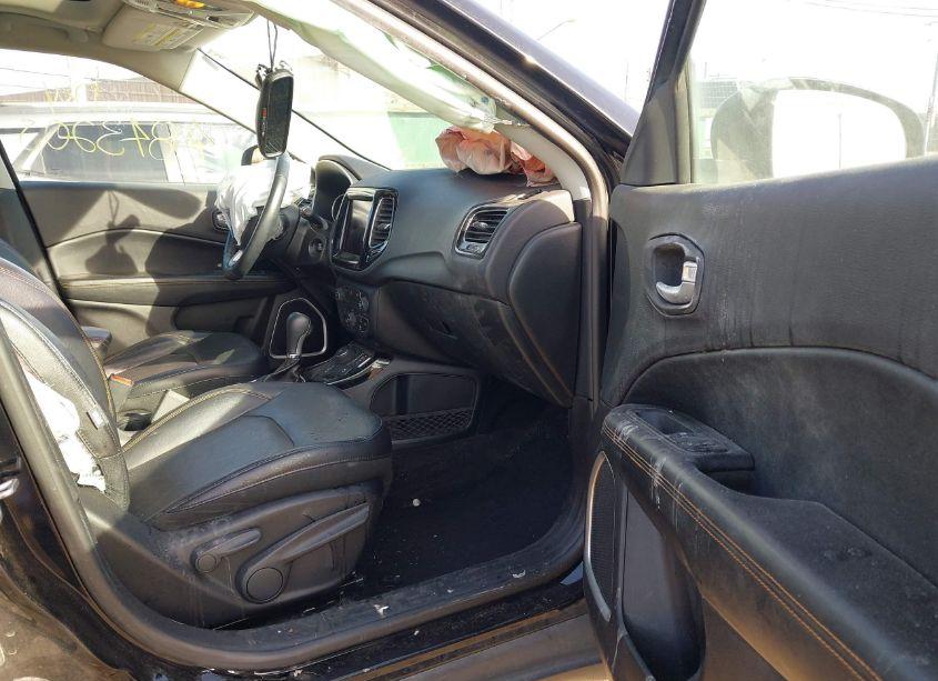 Photo 5 of 2018 Jeep Compass LIMITED 4X4 (VIN 3C4NJDCB9JT135683)