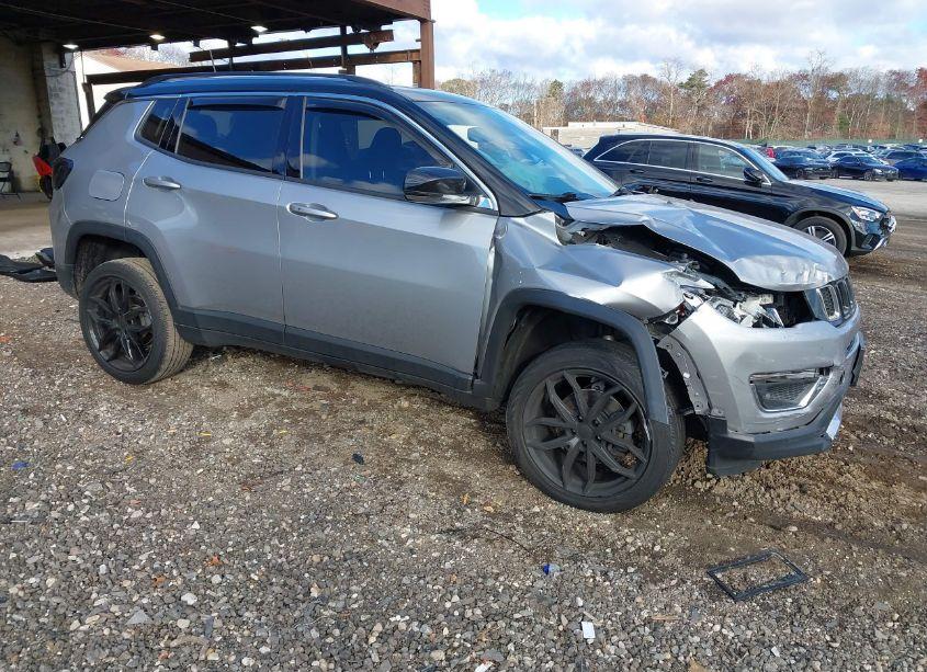 2018 Jeep Compass LIMITED 4X4 (VIN 3C4NJDCB9JT483581) main photo