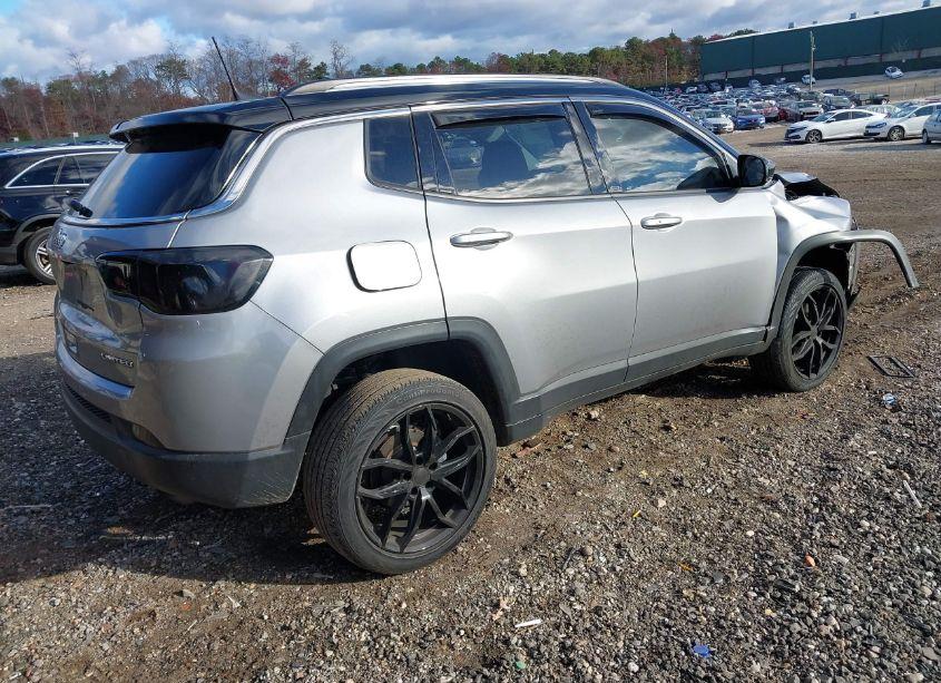 Photo 4 of 2018 Jeep Compass LIMITED 4X4 (VIN 3C4NJDCB9JT483581)