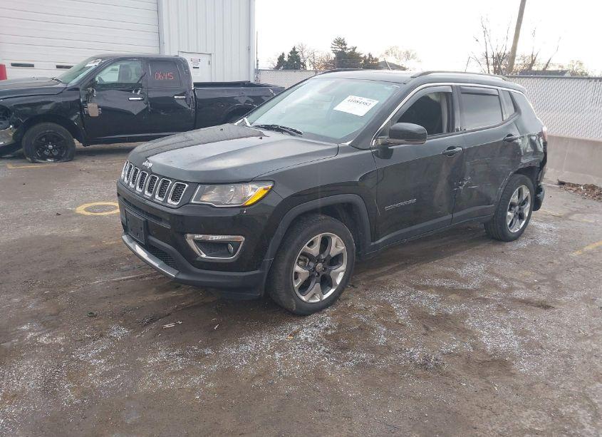Photo 2 of 2019 Jeep Compass LIMITED 4X4 (VIN 3C4NJDCB9KT622867)