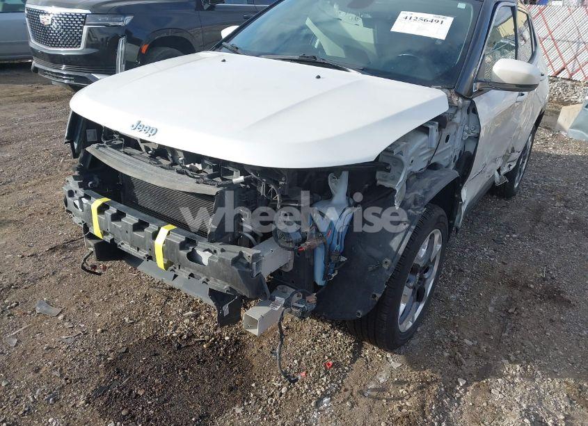 Photo 2 of 2019 Jeep Compass LIMITED 4X4 (VIN 3C4NJDCB9KT842977)