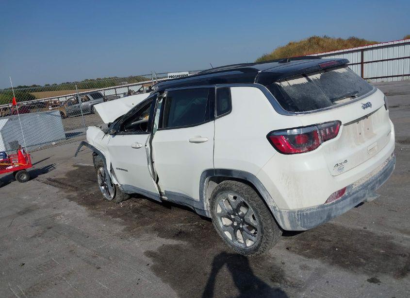 Photo 3 of 2018 Jeep Compass LIMITED 4X4 (VIN 3C4NJDCBXJT354717)