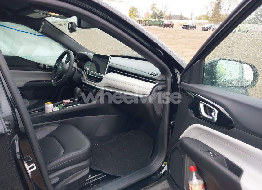 Photo 5 of 2024 Jeep Compass LIMITED 4X4 (VIN 3C4NJDCN1RT141824)