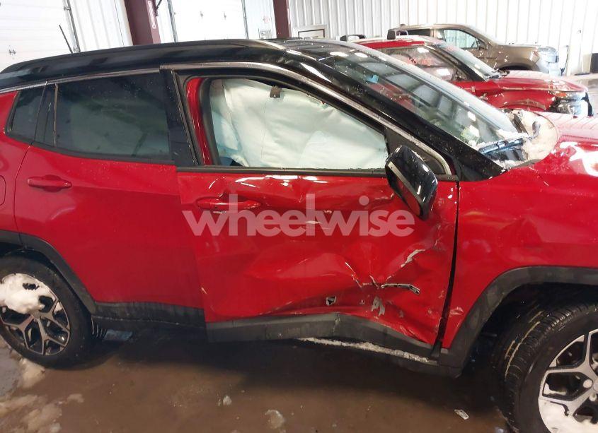 Photo 6 of 2024 Jeep Compass LIMITED 4X4 (VIN 3C4NJDCN4RT609948)