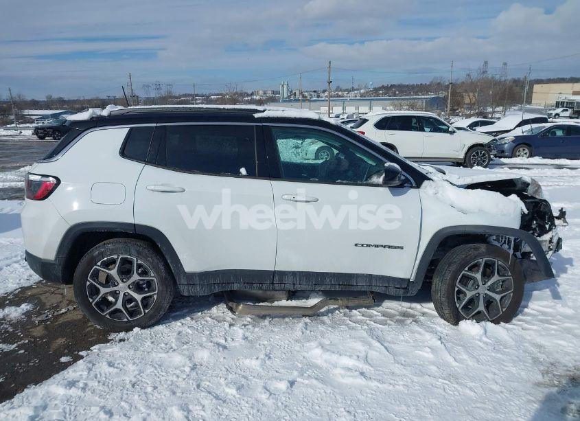 Photo 13 of 2024 Jeep Compass LIMITED 4X4 (VIN 3C4NJDCN8RT174058)