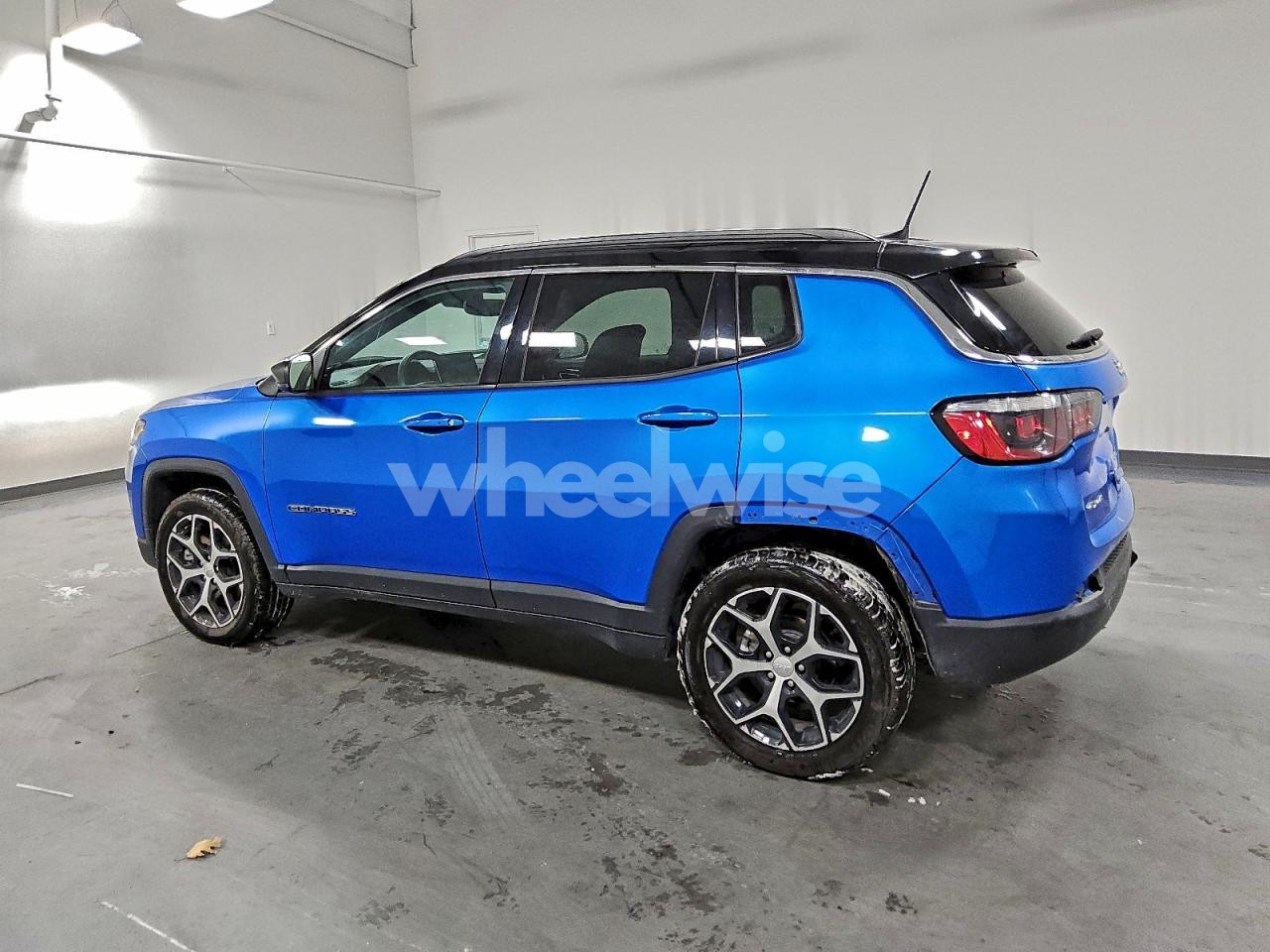 Photo 2 of 2024 JEEP COMPASS LIMITED (VIN 3C4NJDCN9RT134541)
