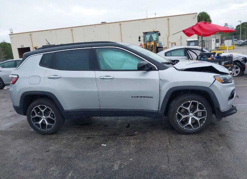 Photo 13 of 2024 Jeep Compass LIMITED 4X4 (VIN 3C4NJDCNXRT125475)
