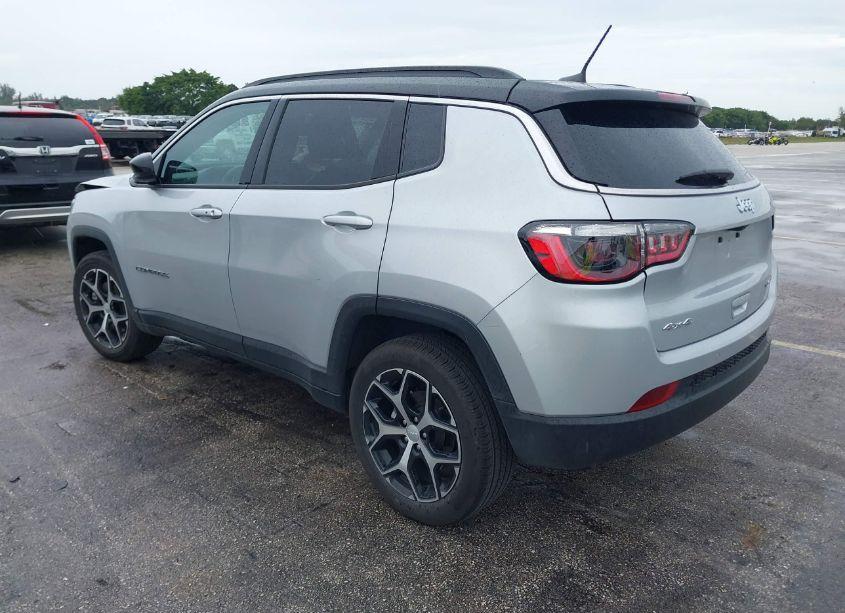 Photo 3 of 2024 Jeep Compass LIMITED 4X4 (VIN 3C4NJDCNXRT125475)
