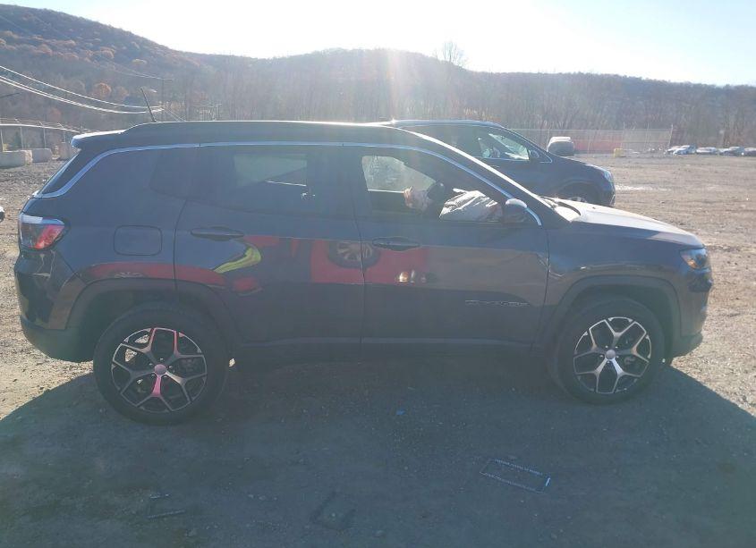 Photo 13 of 2024 Jeep Compass LIMITED 4X4 (VIN 3C4NJDCNXRT169413)