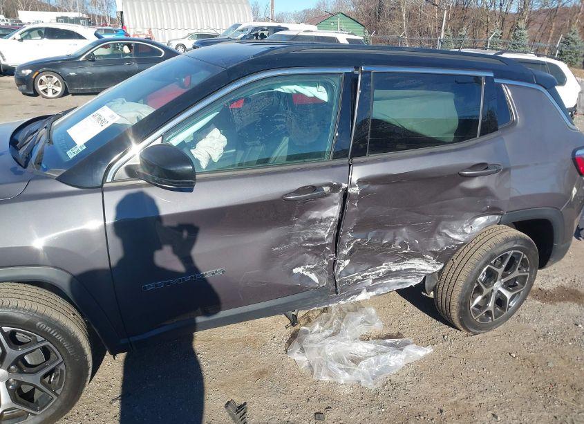 Photo 6 of 2024 Jeep Compass LIMITED 4X4 (VIN 3C4NJDCNXRT169413)