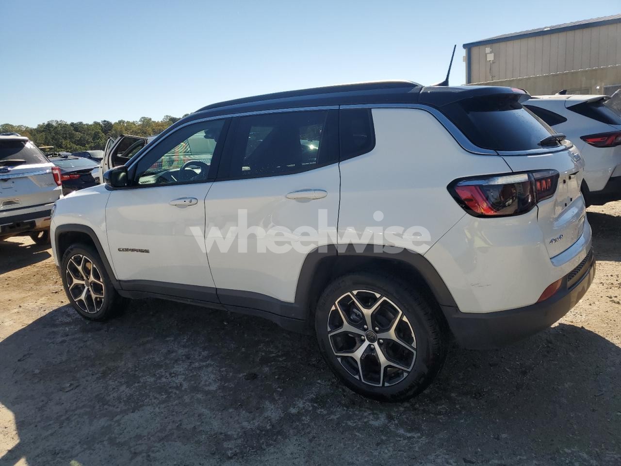 Photo 2 of 2025 JEEP COMPASS LIMITED (VIN 3C4NJDCNXST514316)