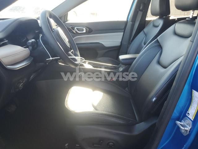 Photo 4 of 2025 JEEP COMPASS LIMITED (VIN 3C4NJDCNXST584527)