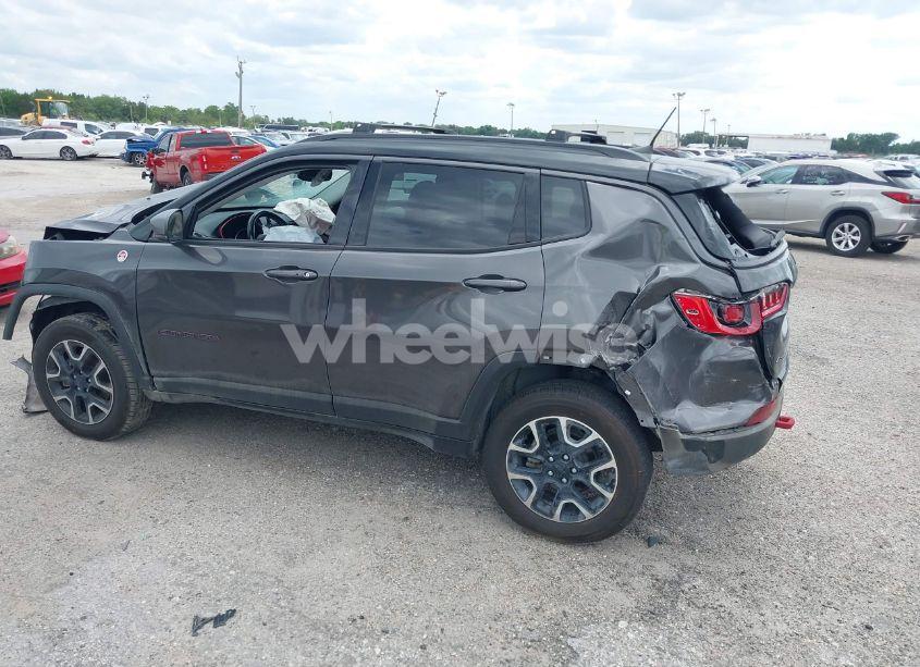 Photo 3 of 2019 Jeep Compass TRAILHAWK 4X4 (VIN 3C4NJDDB0KT799869)