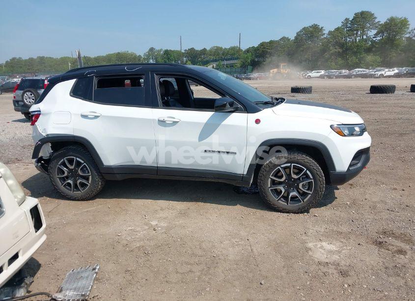Photo 13 of 2024 Jeep Compass TRAILHAWK 4X4 (VIN 3C4NJDDN2RT149493)