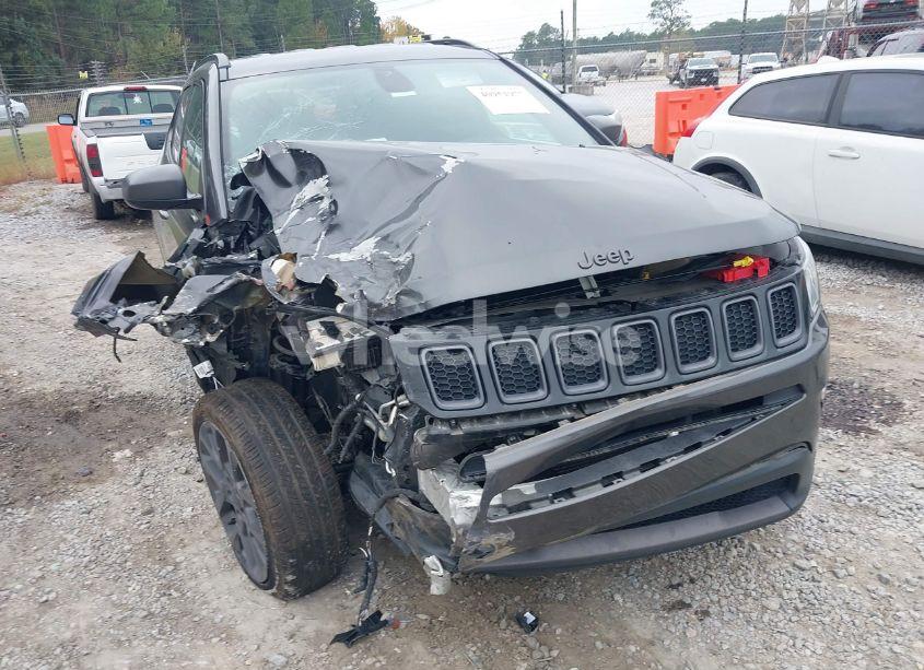 Photo 6 of 2021 Jeep Compass 80TH ANNIVERSARY 4X4 (VIN 3C4NJDEB0MT593128)