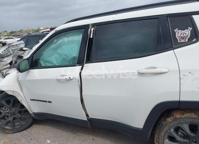 Photo 13 of 2021 Jeep Compass 80TH ANNIVERSARY 4X4 (VIN 3C4NJDEB5MT596218)