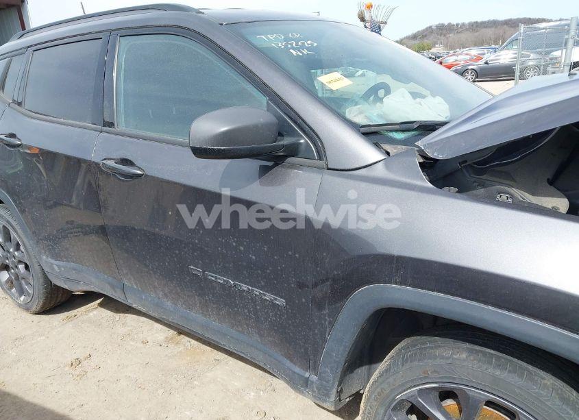 Photo 13 of 2021 Jeep Compass 80TH ANNIVERSARY 4X4 (VIN 3C4NJDEB7MT595359)