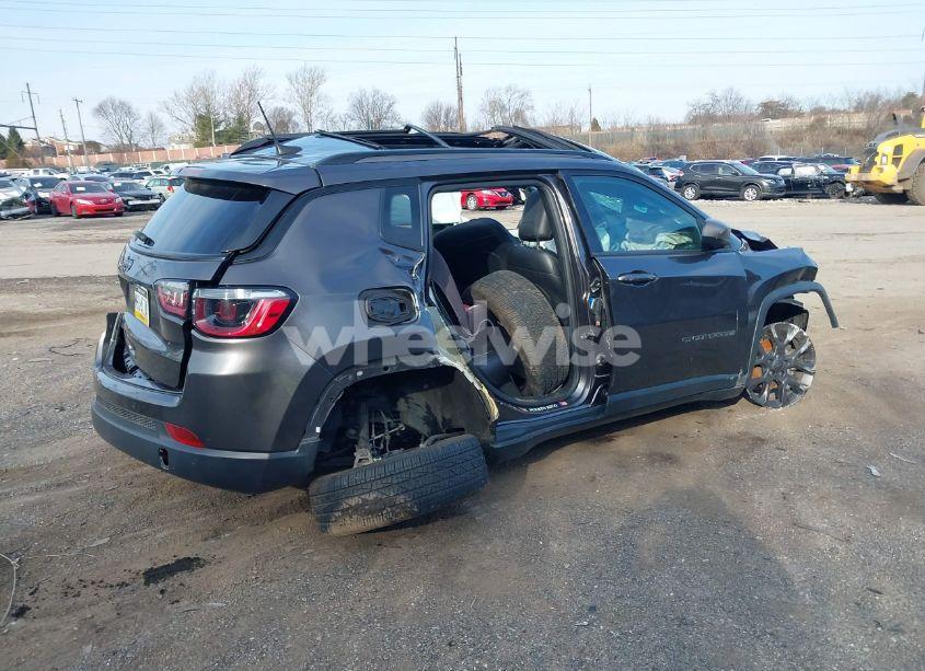 Photo 4 of 2021 Jeep Compass 80TH ANNIVERSARY 4X4 (VIN 3C4NJDEB9MT593306)