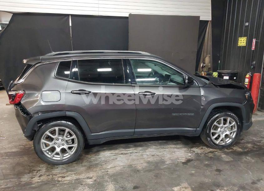 Photo 13 of 2022 Jeep Compass LATITUDE LUX 4X4 (VIN 3C4NJDFB0NT117963)